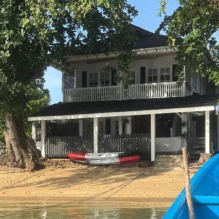 The White House On Bunaken Island Exterior photo