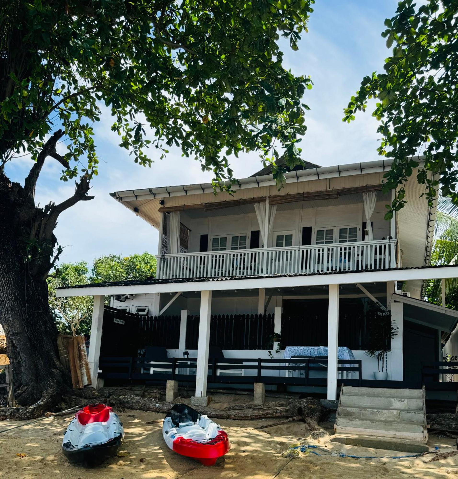 The White House On Bunaken Island Exterior photo